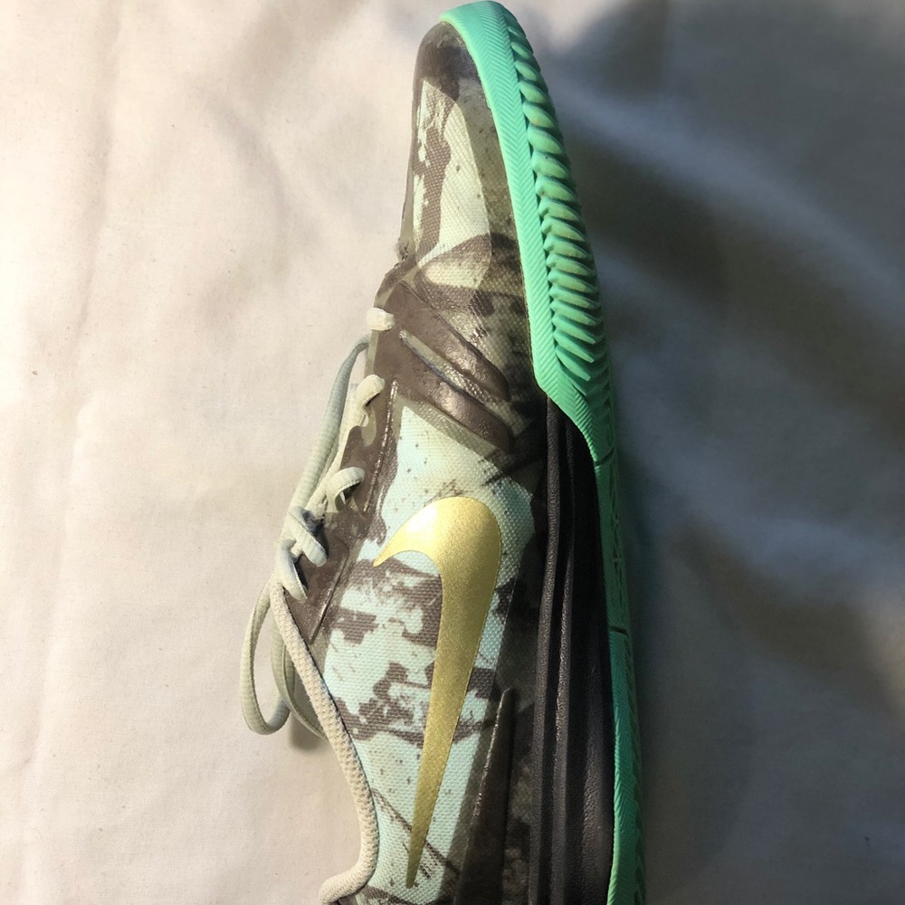 Nike Women’s Basketball Shoes - Picture 4 of 5